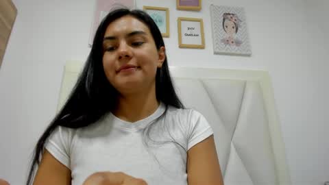 Snapshot of atilana_diaz chatting on May 27, 6:49 pm Atilana Diaz online show from May 27, 6:49 pm