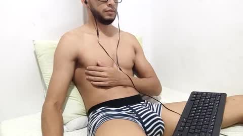 Snapshot of atorres21 chatting on October 10, 4:55 am Torres online show from October 10, 4:55 am
