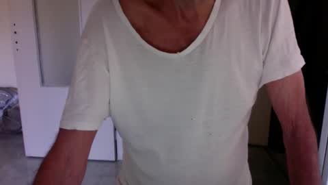 Snapshot of auguste688483 chatting on January 7, 9:56 am auguste688483 online show from January 7, 9:56 am