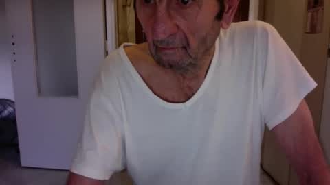 Snapshot of auguste688483 chatting on January 19, 9:57 am auguste688483 online show from January 19, 9:57 am