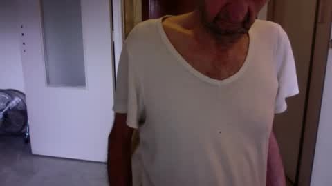 Snapshot of auguste688483 chatting on February 3, 9:36 am auguste688483 online show from February 3, 9:36 am