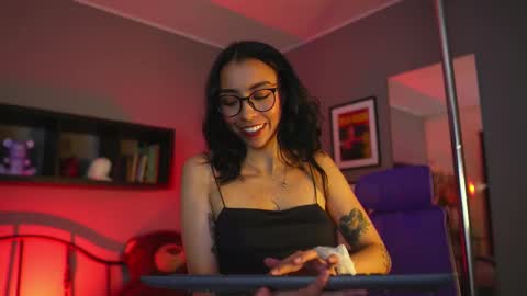  A U R A           online show from November 7, 4:45 am