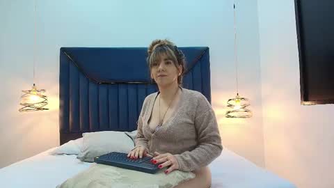 Aura Evans online show from September 18, 12:18 pm