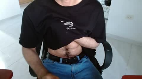 Snapshot of aureliv1 chatting on June 24, 11:04 pm Aureliano online show from June 24, 11:04 pm