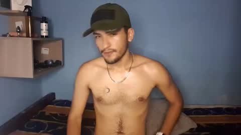 Snapshot of auron_merrow chatting on November 27, 2:13 am auron_merrow online show from November 27, 2:13 am