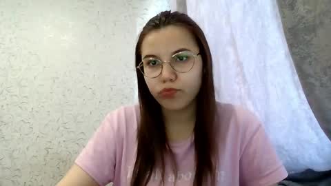 Snapshot of aurora_breeze chatting on May 21, 11:28 am Kiara Xanthe online show from May 21, 11:28 am