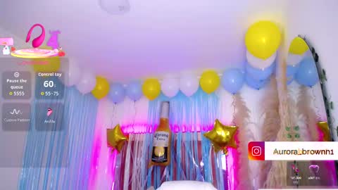 Snapshot of aurora_brown chatting on September 27, 5:34 am Aurora online show from September 27, 5:34 am