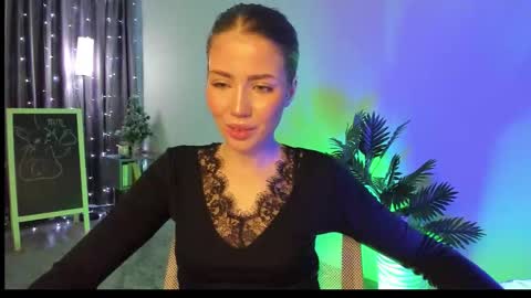 Snapshot of aurora_glow_21 chatting on February 7, 4:16 am Aurora online show from February 7, 4:16 am