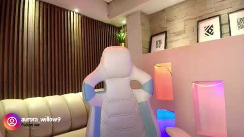 aurora_willow9 online show from December 18, 3:45 am