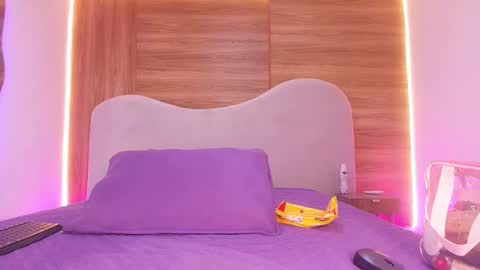 auroraa_miller online show from March 5, 3:13 am