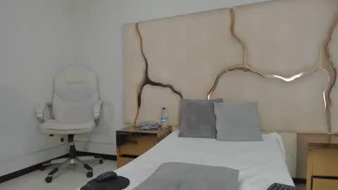 aurorahoney32 online show from May 6, 9:31 pm