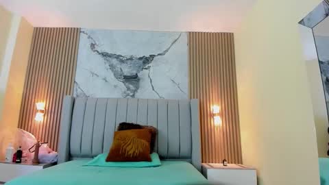 auroramartin2 online show from October 24, 7:43 pm