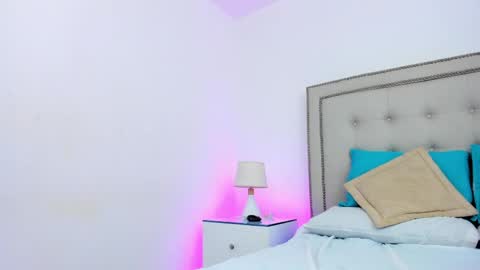 aurorarouse online show from April 7, 1:55 pm