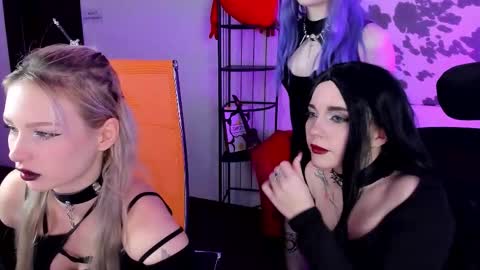 aurorawrenfield online show from January 10, 12:07 pm