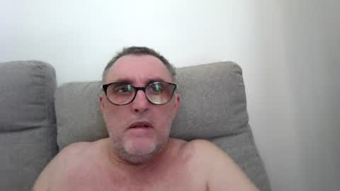aussie_ozzie online show from August 3, 2:43 am