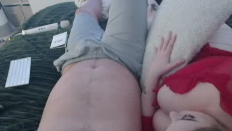Snapshot of aussiecouple101798558 chatting on June 27, 9:53 pm aussiecouple101798558 online show from June 27, 9:53 pm