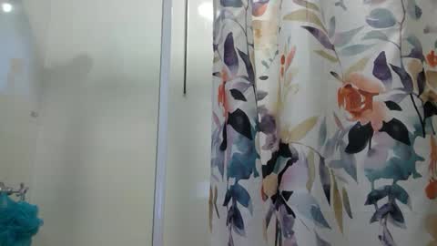 Snapshot of aussielovingxxx chatting on January 15, 8:41 am Milf4u online show from January 15, 8:41 am