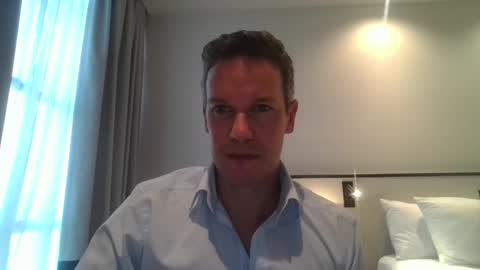 Snapshot of aussiesurfer0000 chatting on February 10, 8:53 am aussiesurfer0000 online show from February 10, 8:53 am