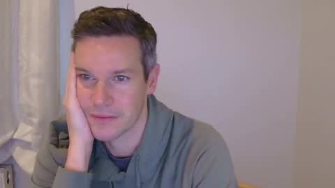 Snapshot of aussiesurfer0000 chatting on February 17, 9:30 pm aussiesurfer0000 online show from February 17, 9:30 pm