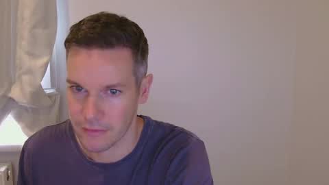 Snapshot of aussiesurfer0000 chatting on February 18, 1:43 am aussiesurfer0000 online show from February 18, 1:43 am