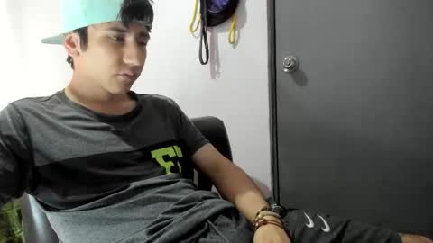 Snapshot of austin1119a chatting on December 4, 5:43 pm austin1119a online show from December 4, 5:43 pm