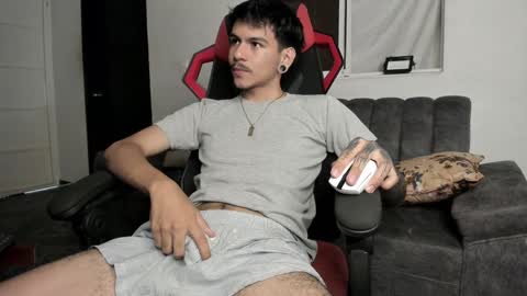 Snapshot of austin_falcon chatting on January 16, 7:41 pm Austin online show from January 16, 7:41 pm