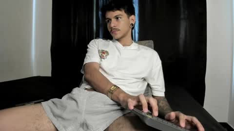 Snapshot of austin_falcon chatting on January 17, 8:33 pm Austin online show from January 17, 8:33 pm