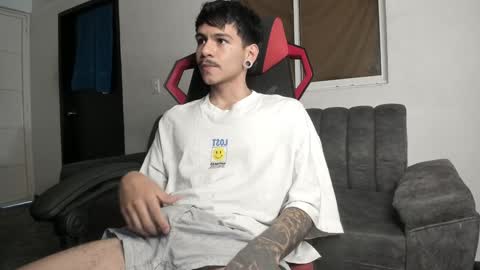 Snapshot of austin_falcon chatting on January 21, 9:04 pm Austin online show from January 21, 9:04 pm