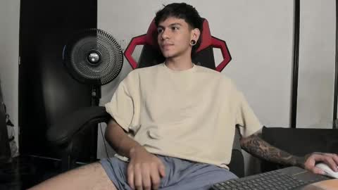 Snapshot of austin_falcon chatting on February 14, 12:30 am Austin online show from February 14, 12:30 am