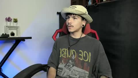 Snapshot of austin_falcon chatting on September 25, 11:58 am Austin online show from September 25, 11:58 am