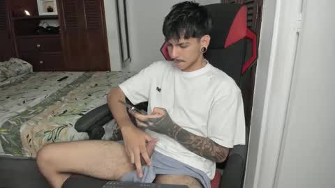 Snapshot of austin_falcon chatting on October 16, 8:43 pm Austin online show from October 16, 8:43 pm