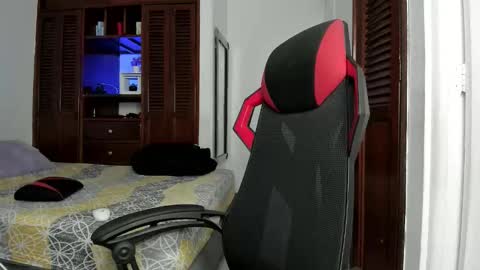 Snapshot of austin_falcon chatting on November 12, 12:05 pm Austin online show from November 12, 12:05 pm