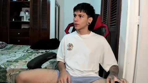 Snapshot of austin_falcon chatting on November 24, 8:30 pm Austin online show from November 24, 8:30 pm