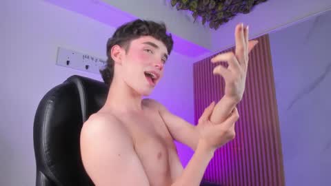 austin_rouse online show from April 8, 8:20 pm