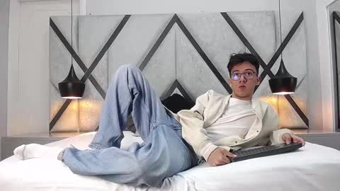 austinreeds online show from September 29, 11:59 am