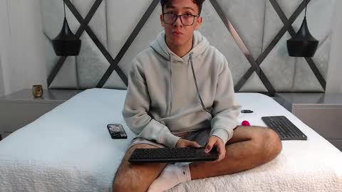 austinreeds online show from February 20, 12:27 pm