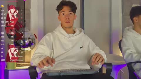 austinreeds online show from March 26, 12:11 pm