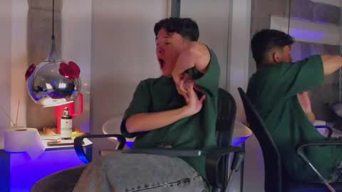 austinreeds online show from April 14, 2:34 pm