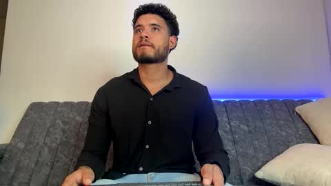 AustinTorres  online show from April 11, 12:15 am