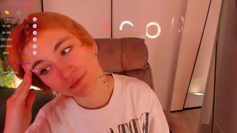 Snapshot of autumnwhisper_ chatting on February 12, 8:59 pm Alice online show from February 12, 8:59 pm