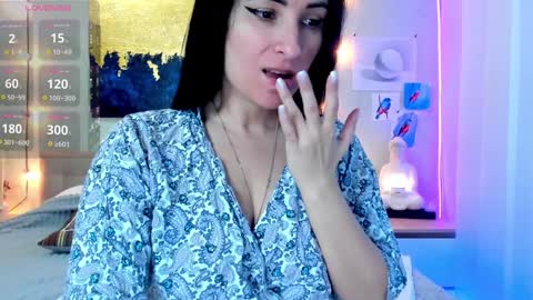 Snapshot of ava_athena chatting on December 4, 5:27 am Ava online show from December 4, 5:27 am