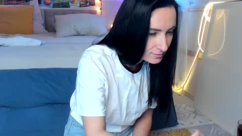 Snapshot of ava_athena chatting on October 5, 6:23 am Ava online show from October 5, 6:23 am