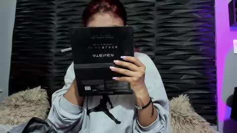 Snapshot of ava_jones_1 chatting on December 5, 1:52 pm ava_jones_1 online show from December 5, 1:52 pm