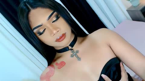 Snapshot of ava_lux chatting on December 4, 8:56 am Ava online show from December 4, 8:56 am