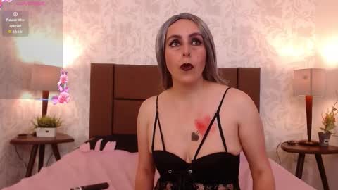 Snapshot of ava_raye chatting on October 31, 8:21 pm Ava online show from October 31, 8:21 pm