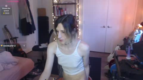 Snapshot of ava_reinhart_999 chatting on June 24, 7:35 pm Ava online show from June 24, 7:35 pm