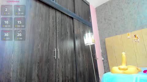 Snapshot of avaa_am chatting on December 4, 3:27 am AVA online show from December 4, 3:27 am