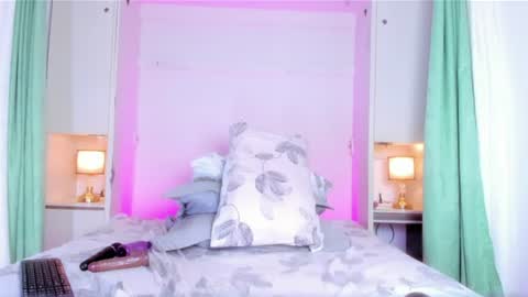 Snapshot of avajamess_ chatting on June 25, 3:05 pm EVA online show from June 25, 3:05 pm