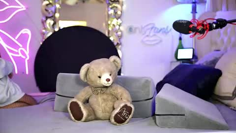 AvalonnFoxx online show from December 15, 7:23 am