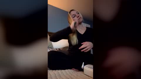 Snapshot of avarosefit chatting on February 4, 2:17 am Ava Rose online show from February 4, 2:17 am